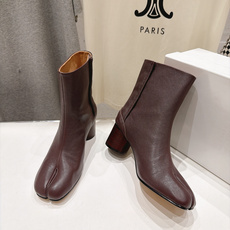 高版本出厂 Maison Margiela MM6马吉拉F055 26ss秋冬季新款分趾靴高跟短靴 MM6这款短靴设 高版本出厂 Maison Margiela MM6马吉拉F055 26ss秋冬季新款分趾靴高跟短靴 MM6这款短靴设