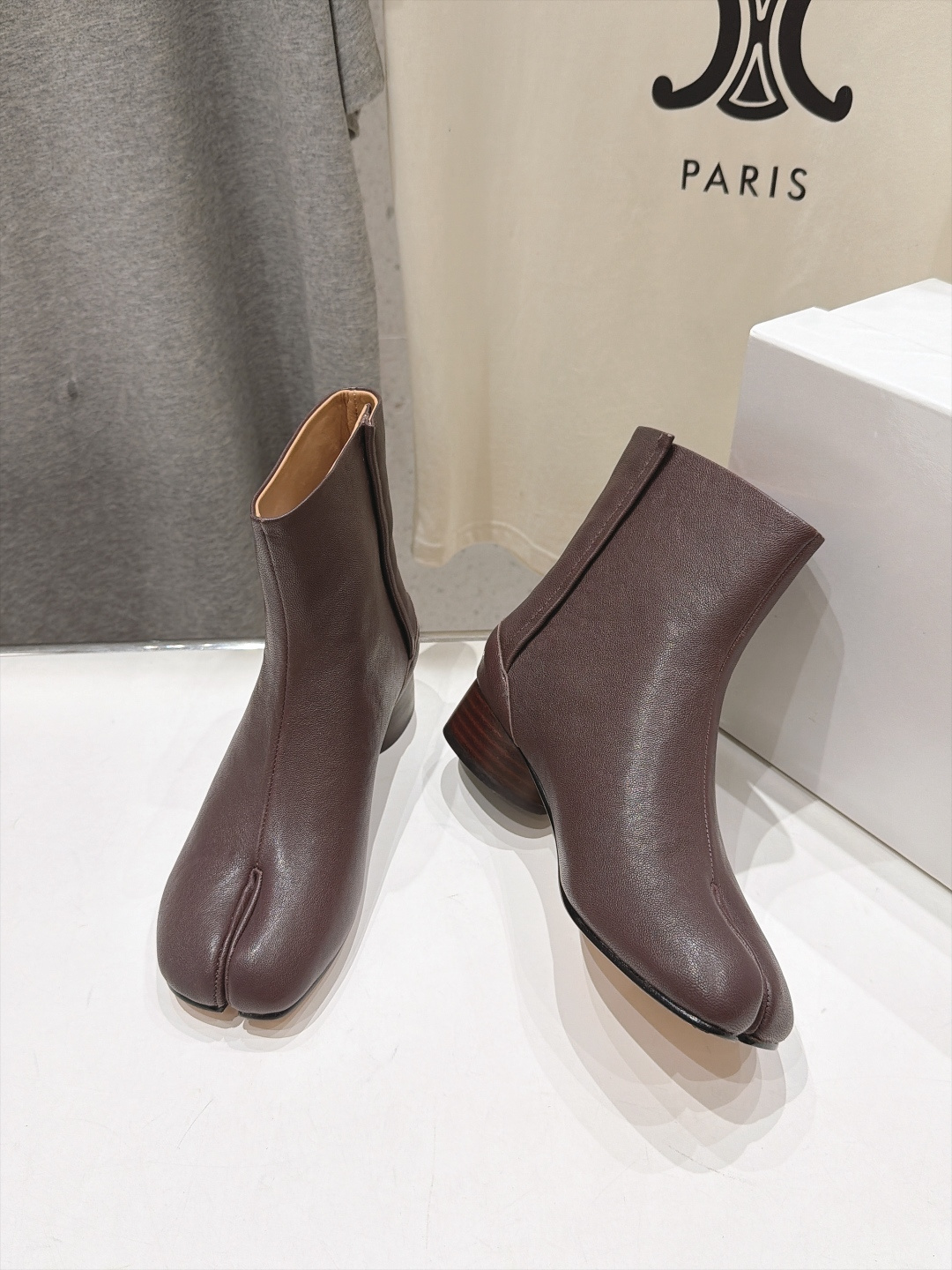 高版本出厂   Maison Margiela MM6马吉拉F055 26ss秋冬季新款分趾靴高跟短靴 MM6这款短靴设
