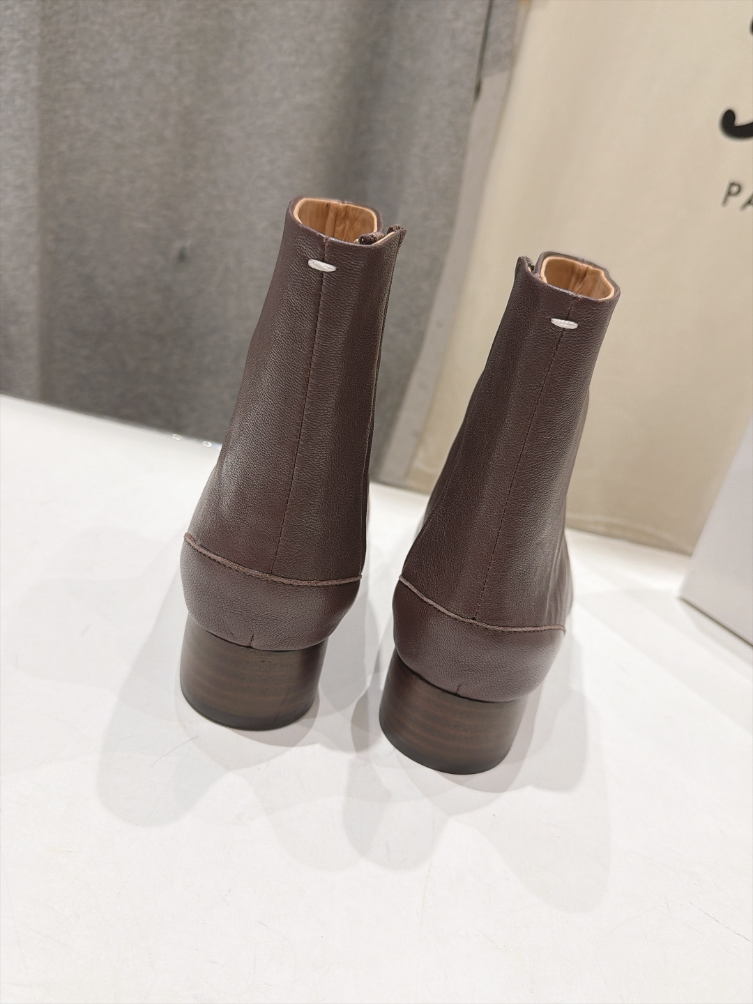 高版本出厂   Maison Margiela MM6马吉拉F055 26ss秋冬季新款分趾靴高跟短靴 MM6这款短靴设