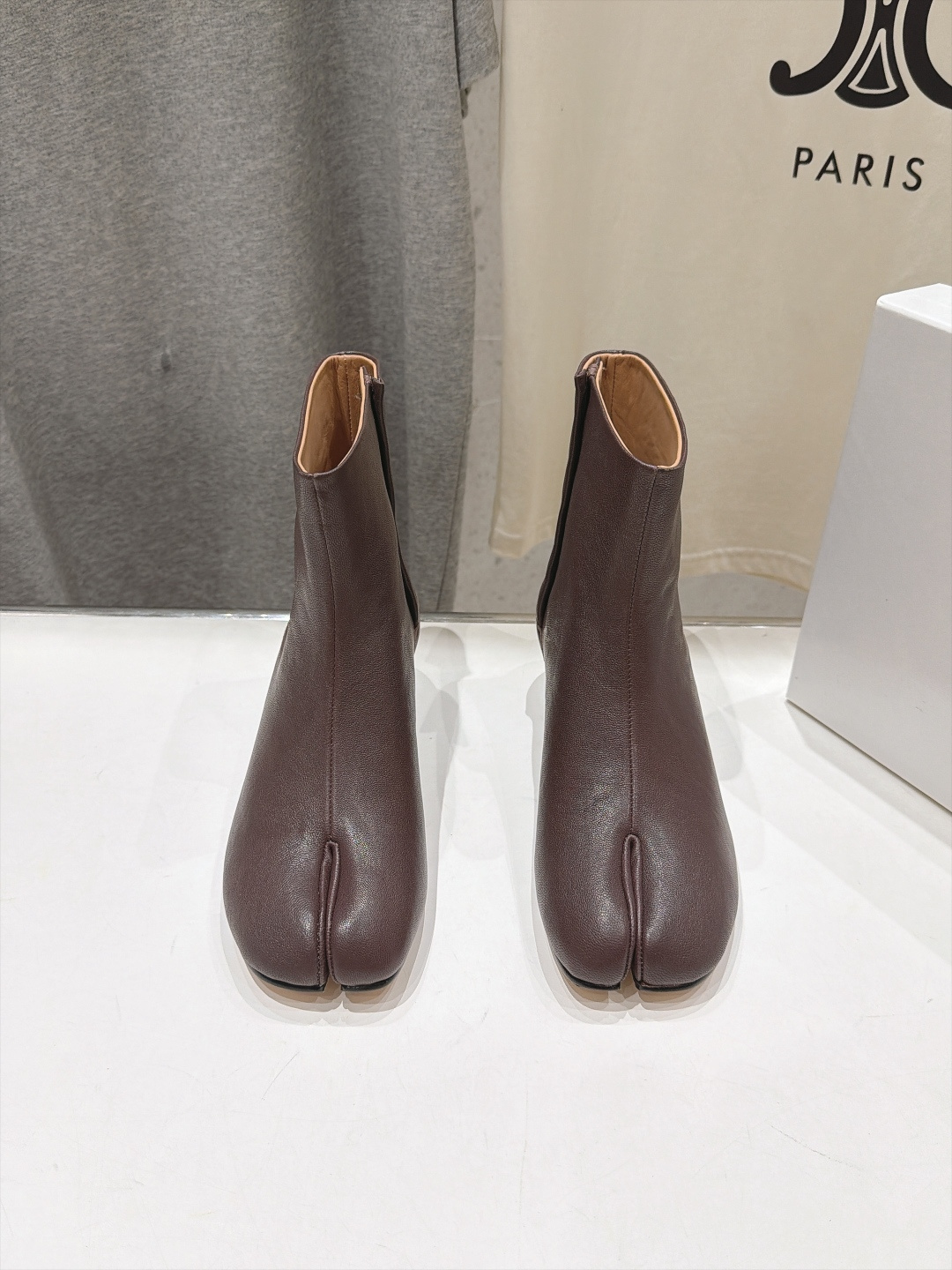 高版本出厂   Maison Margiela MM6马吉拉F055 26ss秋冬季新款分趾靴高跟短靴 MM6这款短靴设