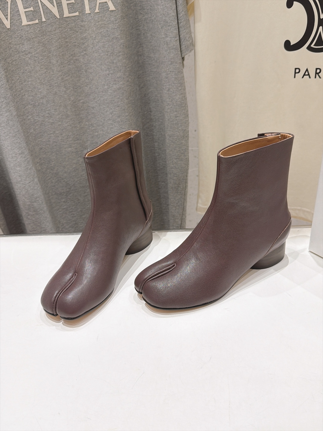 高版本出厂   Maison Margiela MM6马吉拉F055 26ss秋冬季新款分趾靴高跟短靴 MM6这款短靴设