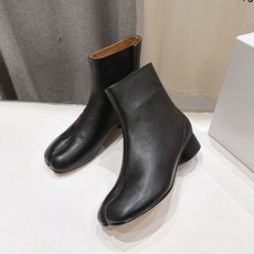 高版本出厂 Maison Margiela MM6马吉拉F055 26ss秋冬季新款分趾靴高跟短靴 MM6这款短靴设 高版本出厂 Maison Margiela MM6马吉拉F055 26ss秋冬季新款分趾靴高跟短靴 MM6这款短靴设