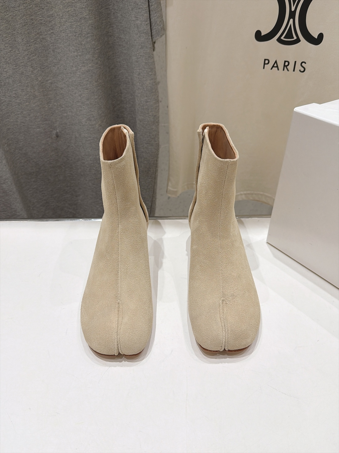 高版本出厂   Maison Margiela MM6马吉拉F055 26ss秋冬季新款分趾靴高跟短靴 MM6这款短靴设