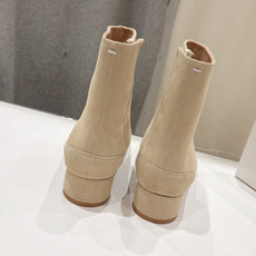高版本出厂 Maison Margiela MM6马吉拉F055 26ss秋冬季新款分趾靴高跟短靴 MM6这款短靴设 高版本出厂 Maison Margiela MM6马吉拉F055 26ss秋冬季新款分趾靴高跟短靴 MM6这款短靴设