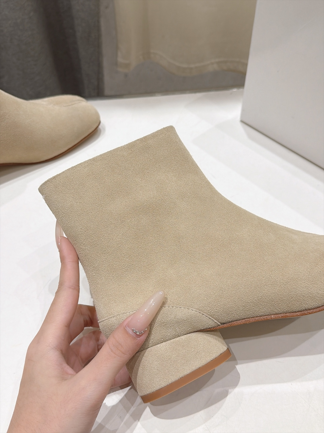 高版本出厂 Maison Margiela MM6马吉拉F055 26ss秋冬季新款分趾靴高跟短靴 MM6这款短靴设 高版本出厂 Maison Margiela MM6马吉拉F055 26ss秋冬季新款分趾靴高跟短靴 MM6这款短靴设