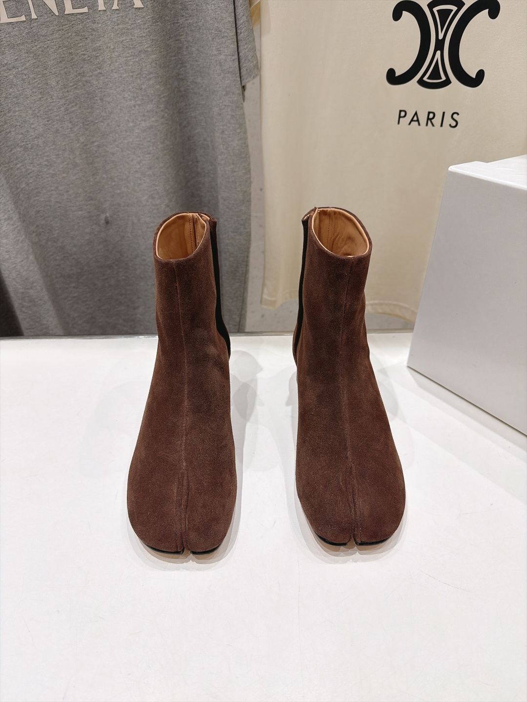 高版本出厂   Maison Margiela MM6马吉拉F055 26ss秋冬季新款分趾靴高跟短靴 MM6这款短靴设