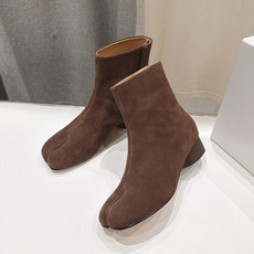 高版本出厂 Maison Margiela MM6马吉拉F055 26ss秋冬季新款分趾靴高跟短靴 MM6这款短靴设 高版本出厂 Maison Margiela MM6马吉拉F055 26ss秋冬季新款分趾靴高跟短靴 MM6这款短靴设