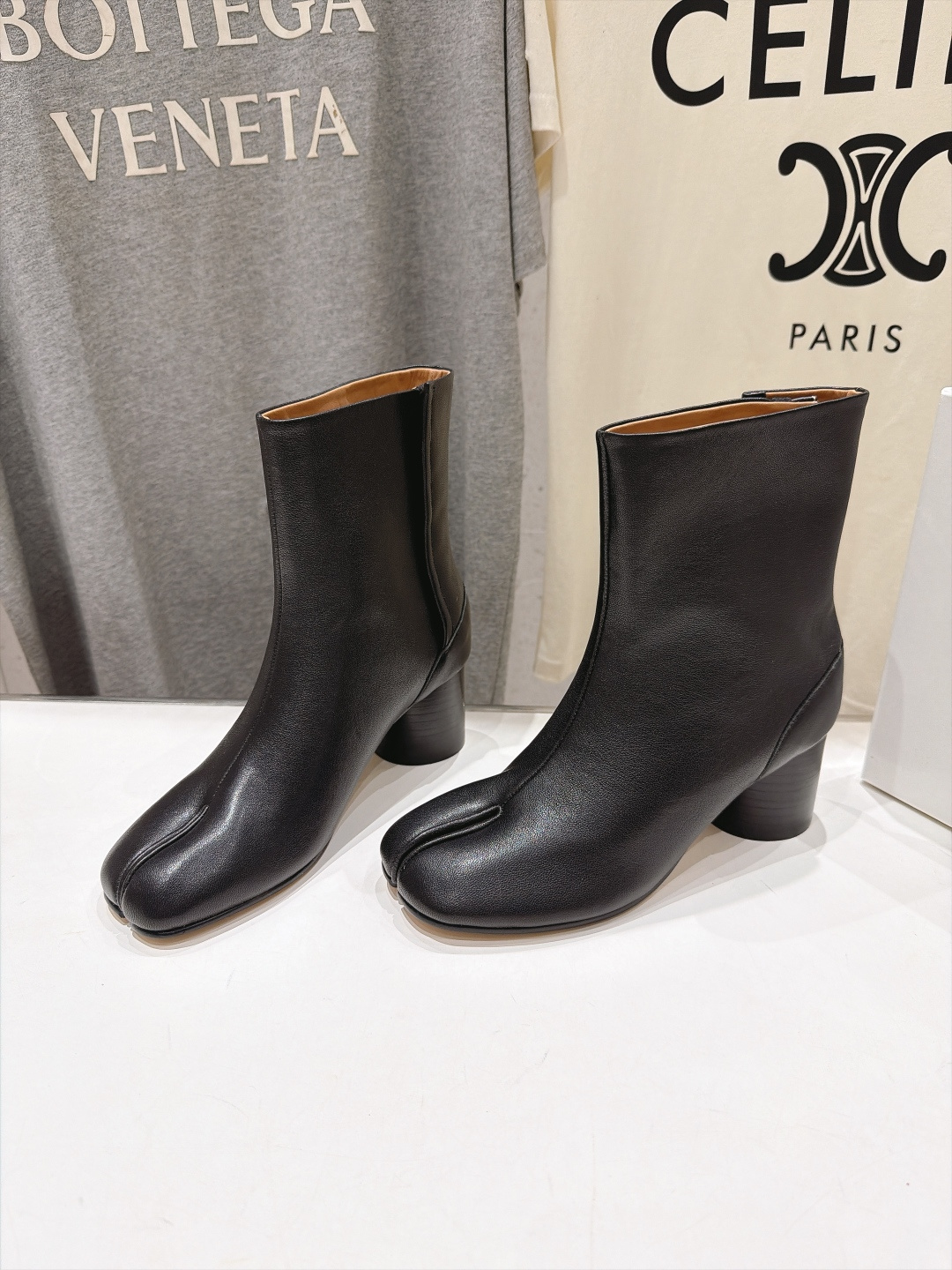 高版本出厂   Maison Margiela MM6马吉拉F055 26ss秋冬季新款分趾靴高跟短靴 MM6这款短靴设