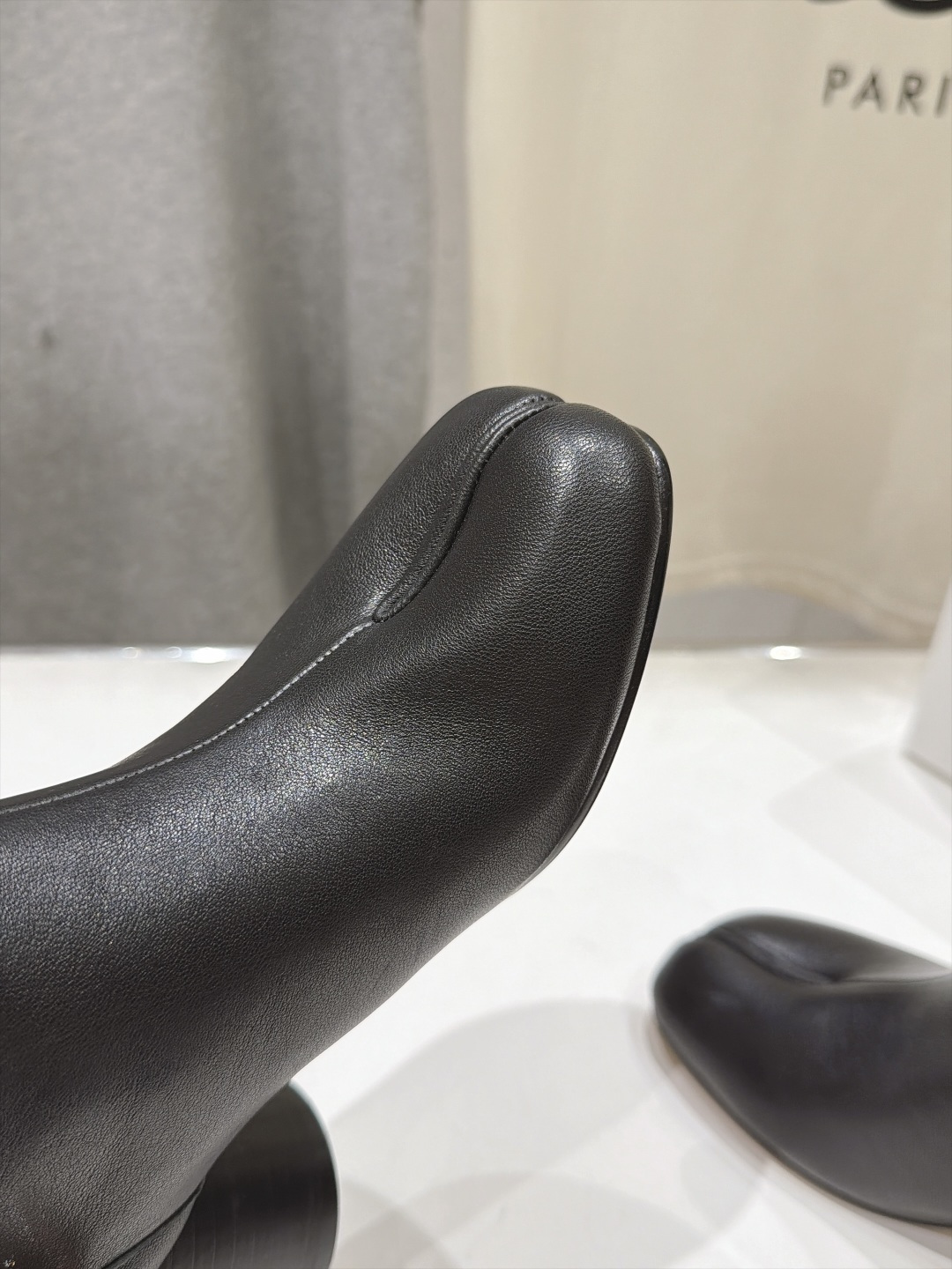 高版本出厂   Maison Margiela MM6马吉拉F055 26ss秋冬季新款分趾靴高跟短靴 MM6这款短靴设