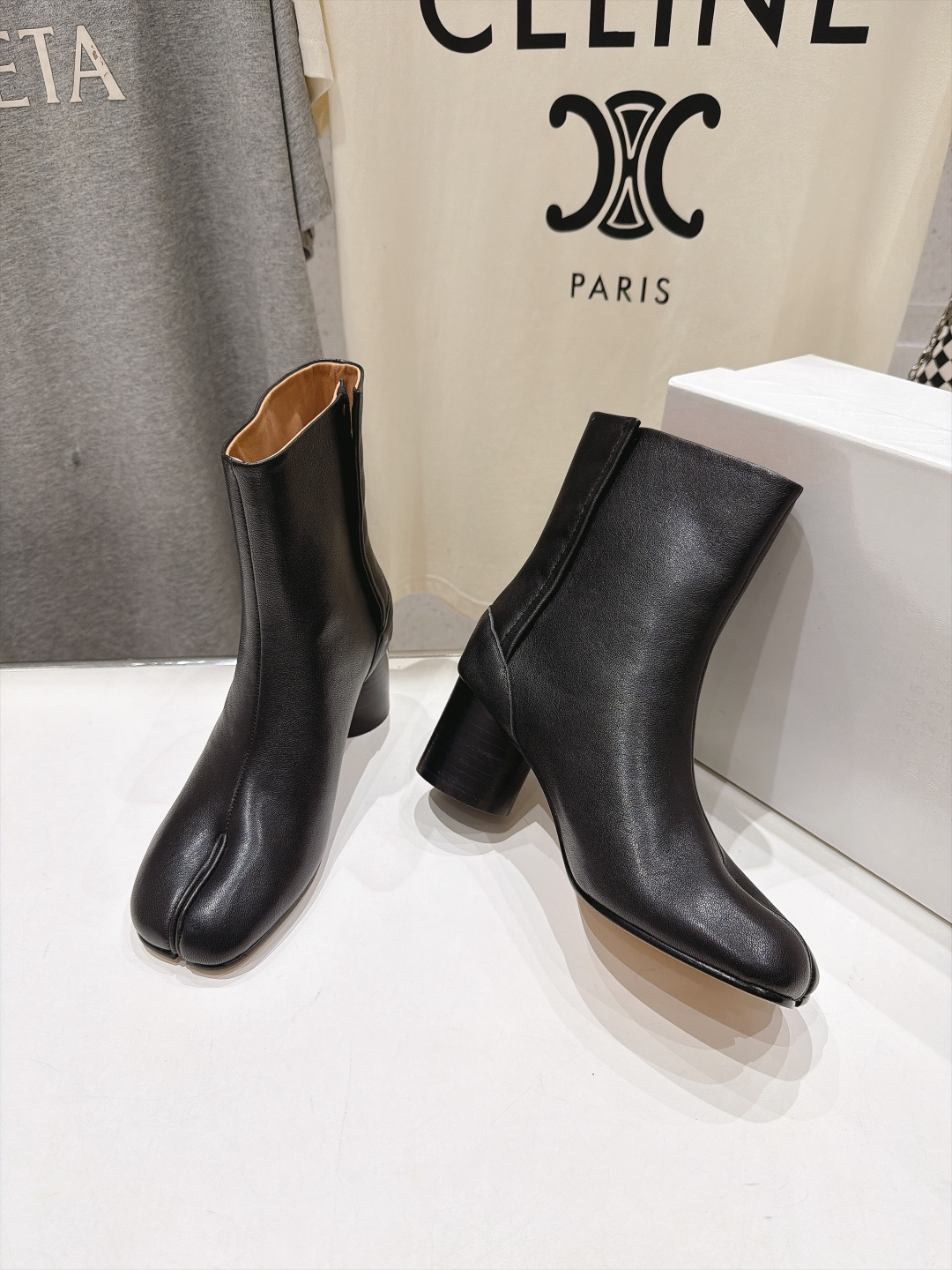 高版本出厂   Maison Margiela MM6马吉拉F055 26ss秋冬季新款分趾靴高跟短靴 MM6这款短靴设