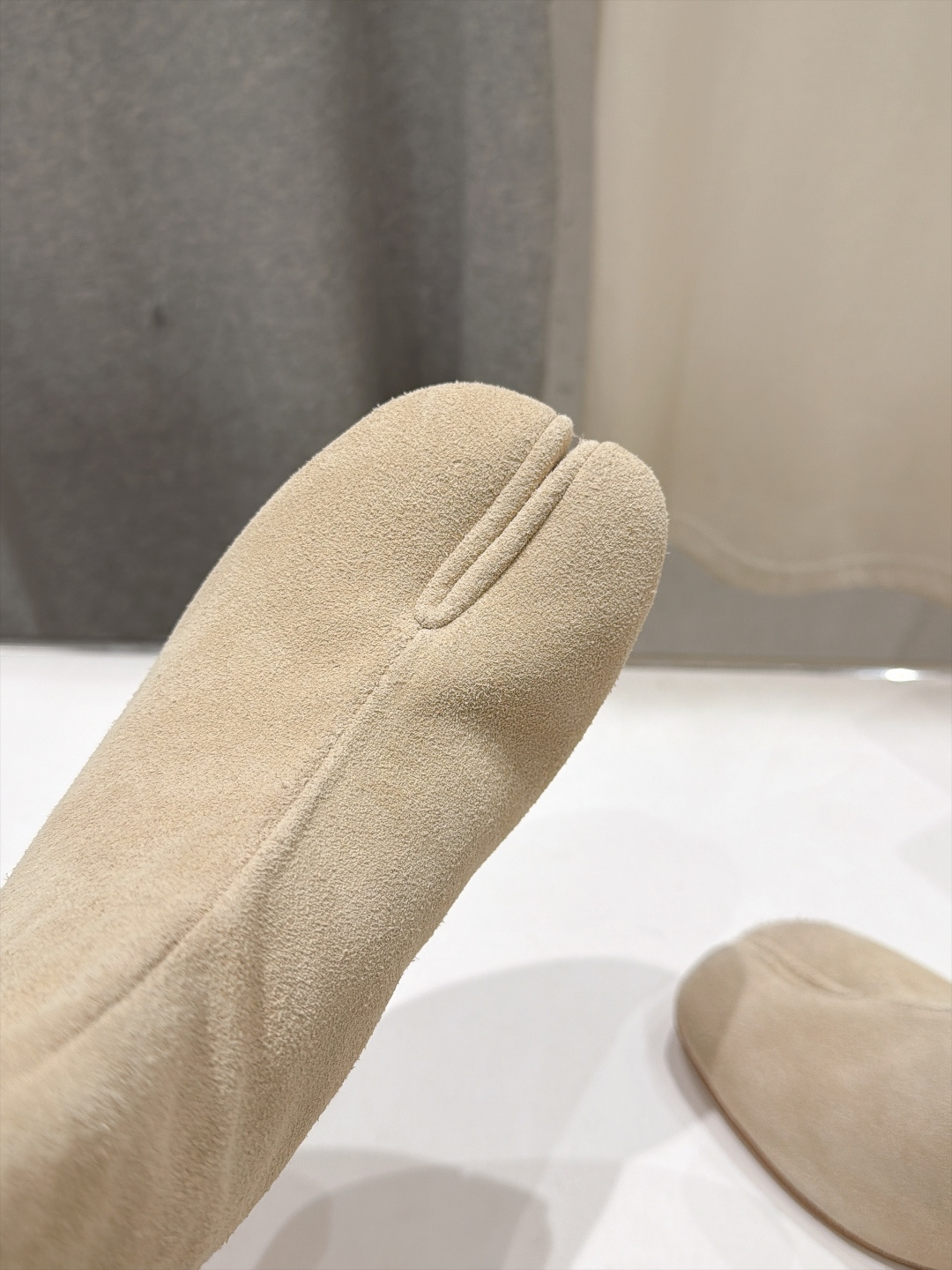 高版本出厂   Maison Margiela MM6马吉拉F055 26ss秋冬季新款分趾靴高跟短靴 MM6这款短靴设