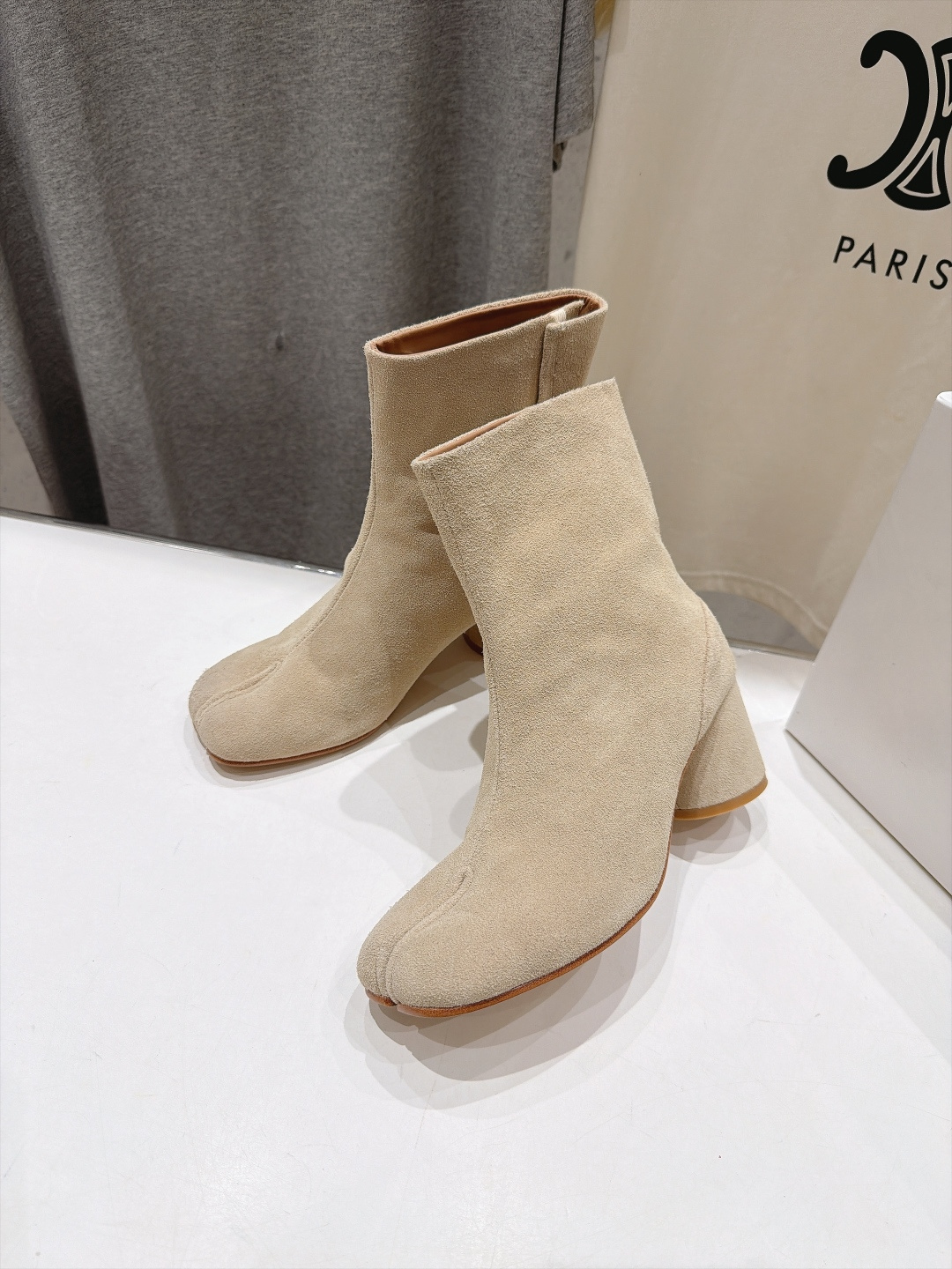 高版本出厂   Maison Margiela MM6马吉拉F055 26ss秋冬季新款分趾靴高跟短靴 MM6这款短靴设