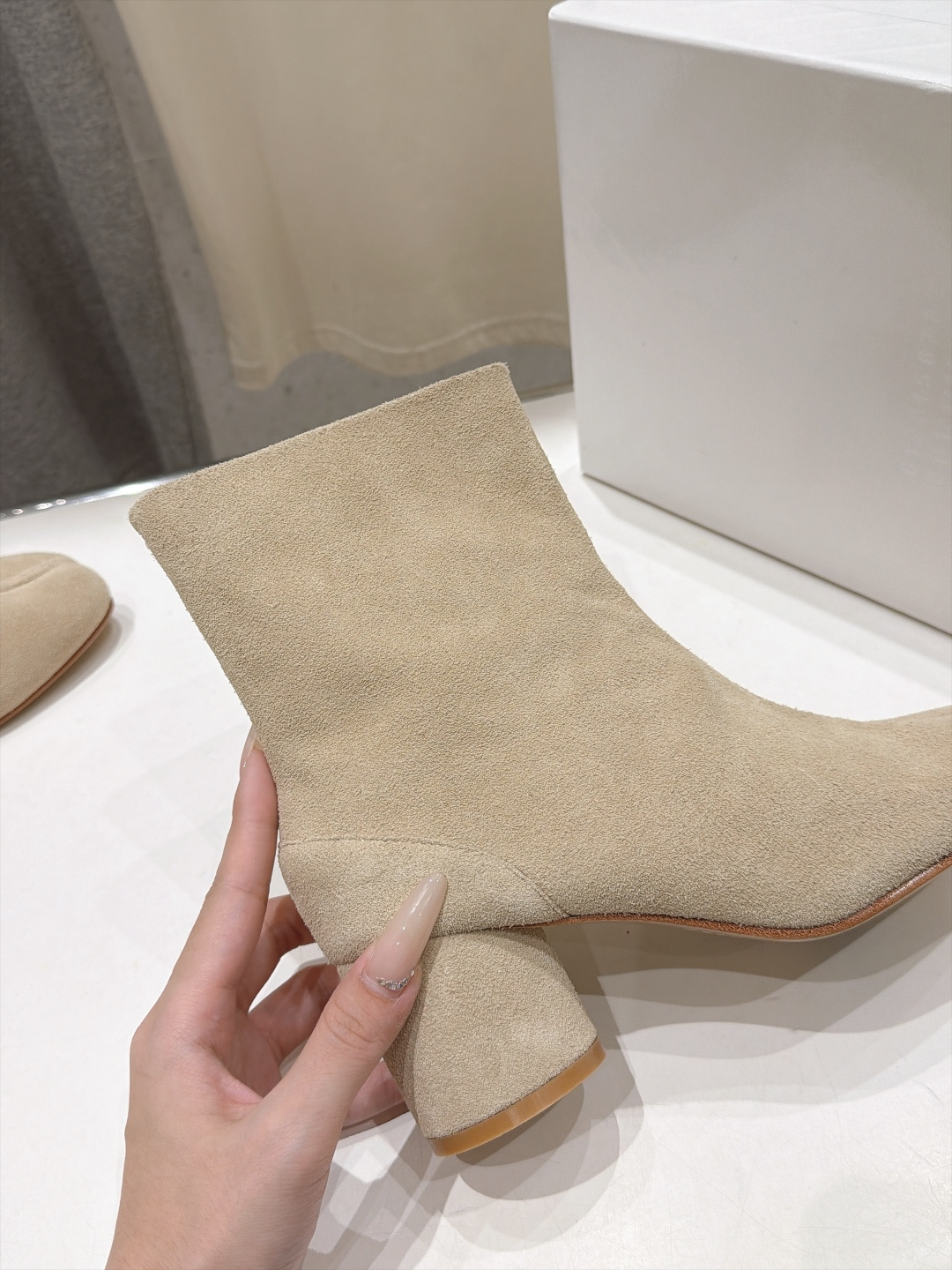高版本出厂   Maison Margiela MM6马吉拉F055 26ss秋冬季新款分趾靴高跟短靴 MM6这款短靴设