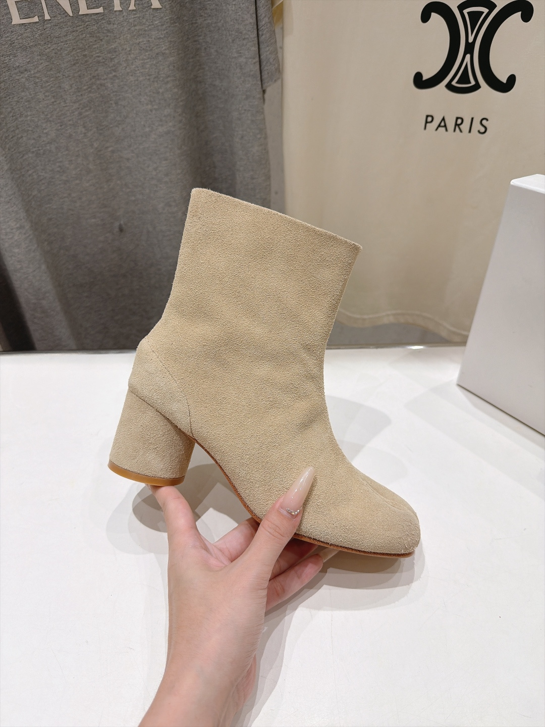 高版本出厂   Maison Margiela MM6马吉拉F055 26ss秋冬季新款分趾靴高跟短靴 MM6这款短靴设