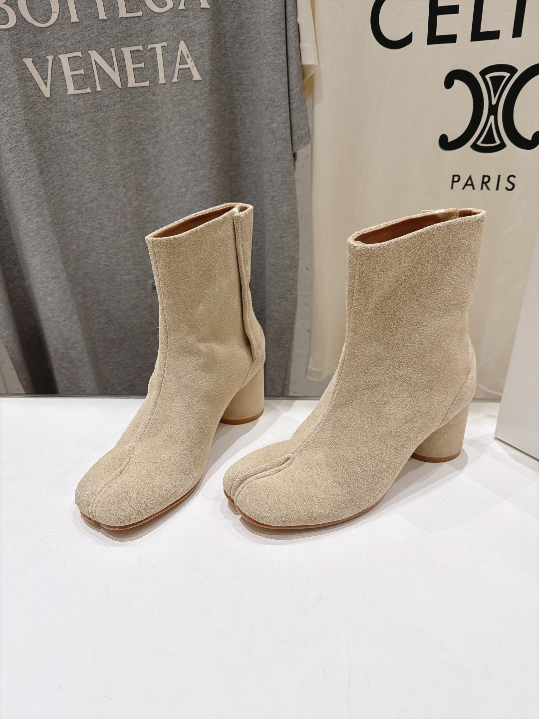 高版本出厂   Maison Margiela MM6马吉拉F055 26ss秋冬季新款分趾靴高跟短靴 MM6这款短靴设