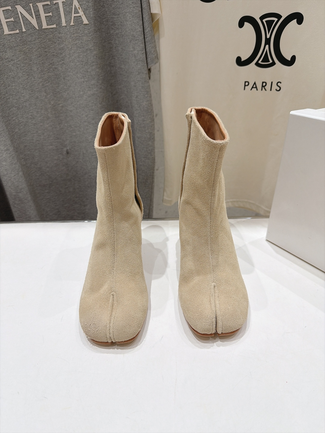 高版本出厂   Maison Margiela MM6马吉拉F055 26ss秋冬季新款分趾靴高跟短靴 MM6这款短靴设