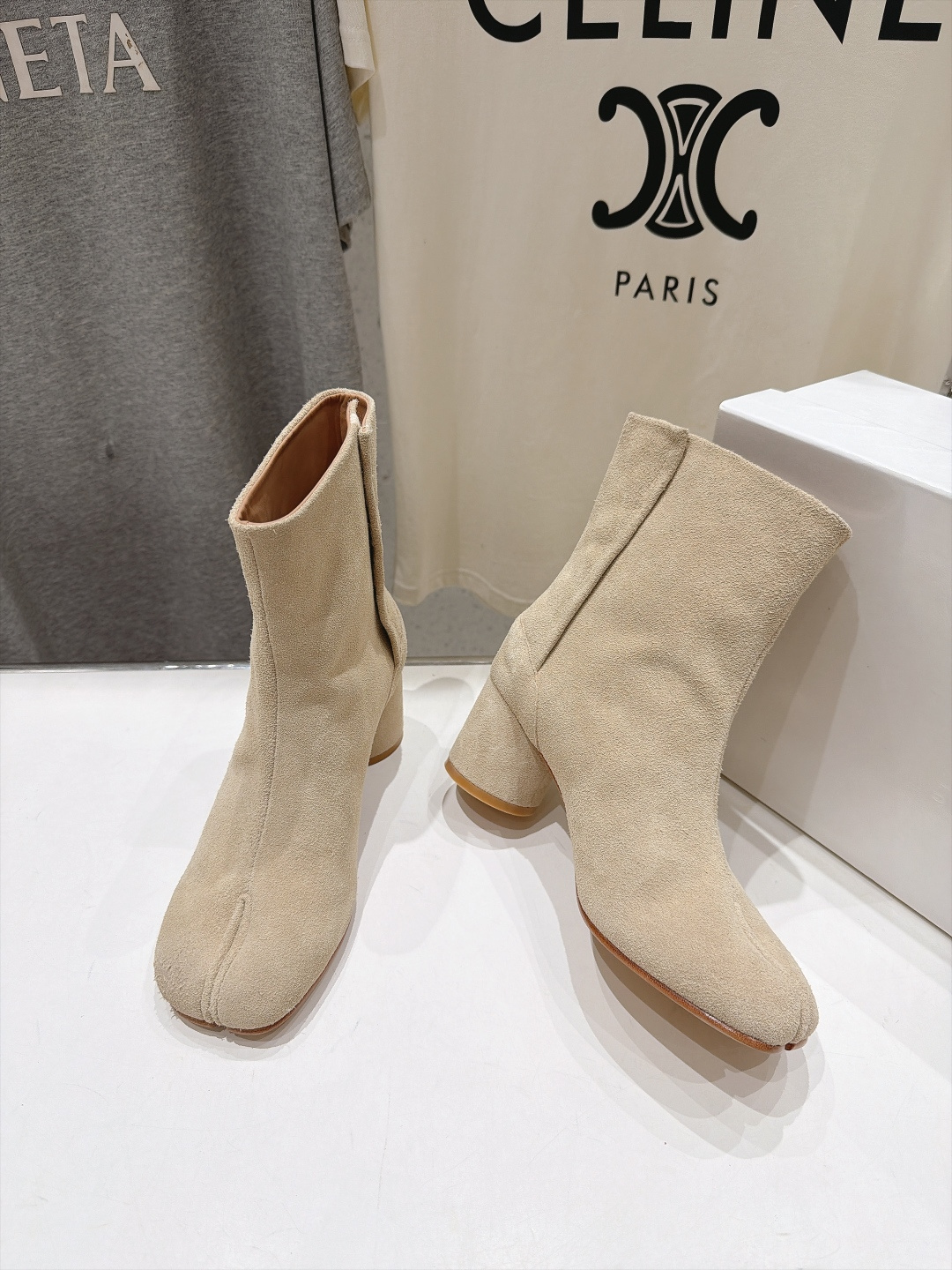 高版本出厂   Maison Margiela MM6马吉拉F055 26ss秋冬季新款分趾靴高跟短靴 MM6这款短靴设