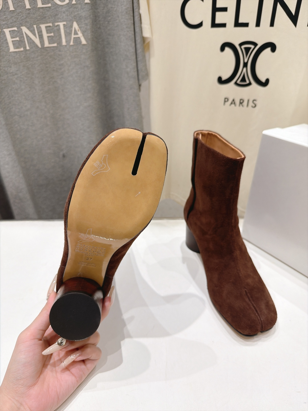 高版本出厂   Maison Margiela MM6马吉拉F055 26ss秋冬季新款分趾靴高跟短靴 MM6这款短靴设