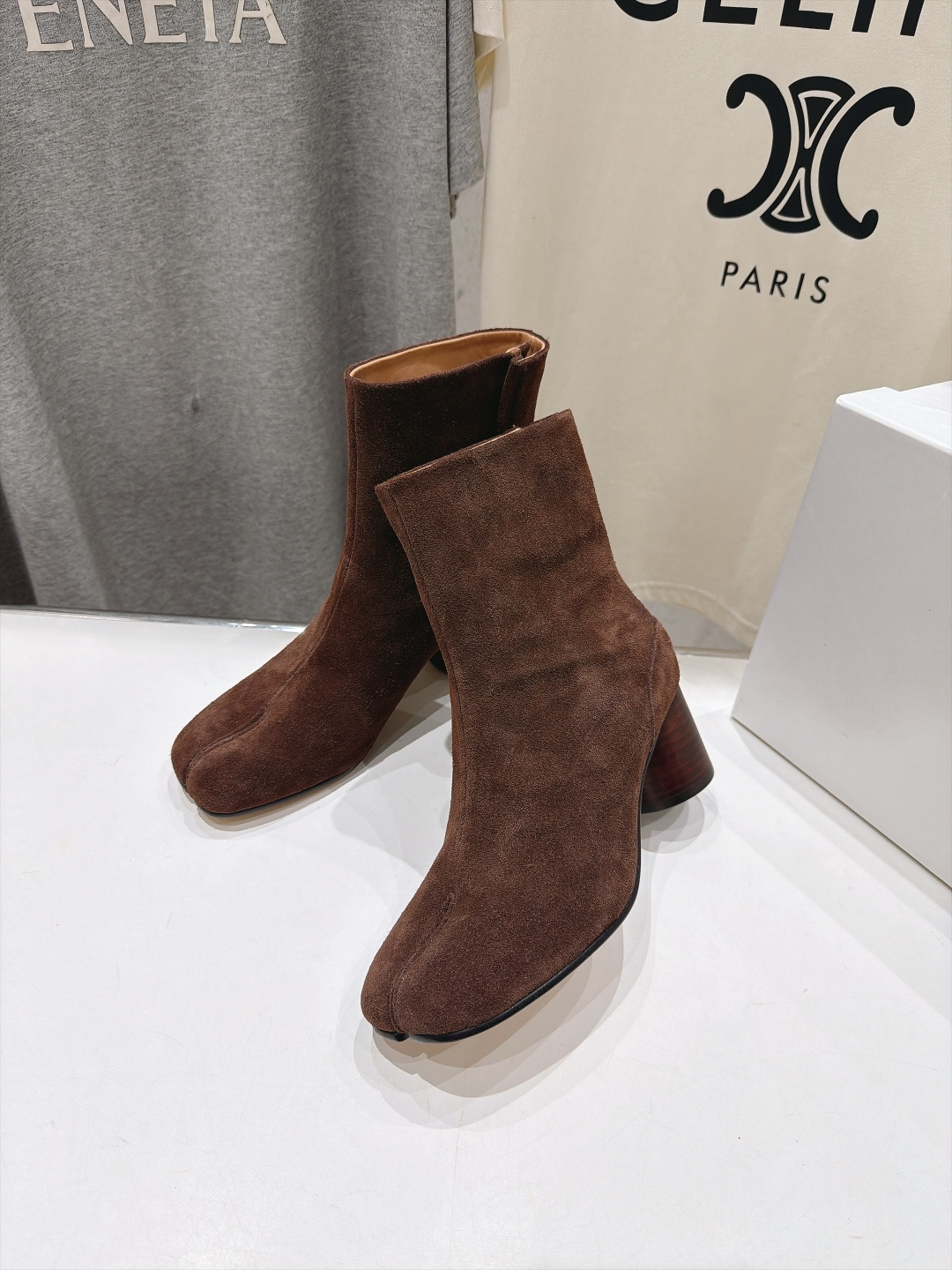 高版本出厂   Maison Margiela MM6马吉拉F055 26ss秋冬季新款分趾靴高跟短靴 MM6这款短靴设