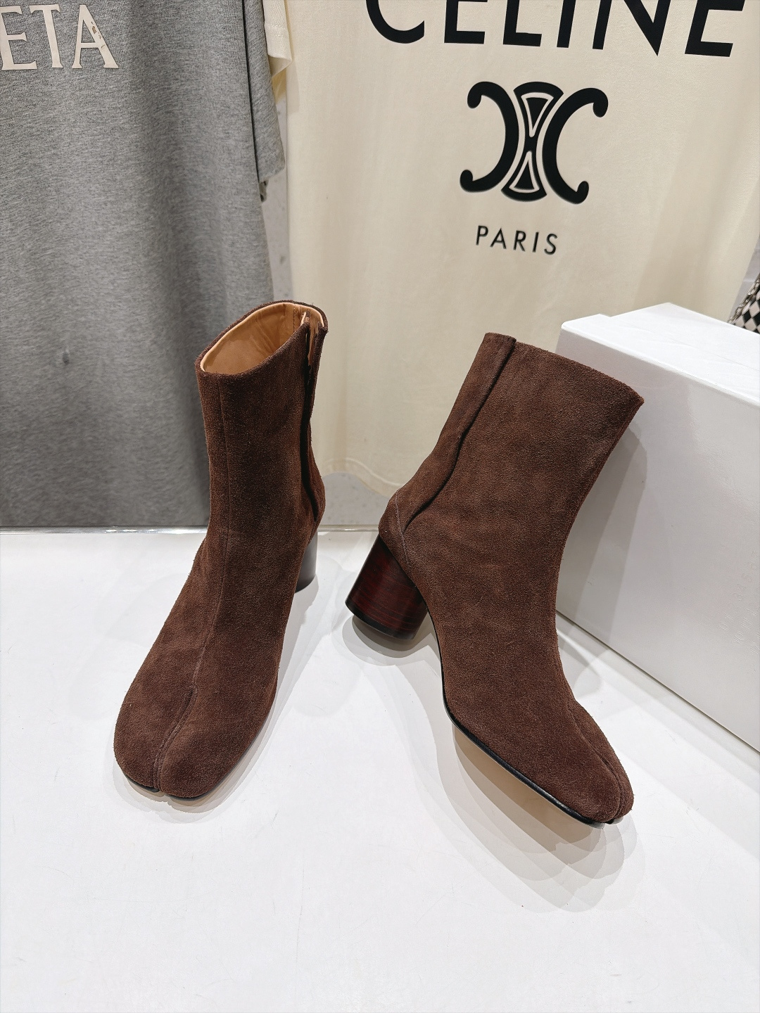 高版本出厂   Maison Margiela MM6马吉拉F055 26ss秋冬季新款分趾靴高跟短靴 MM6这款短靴设