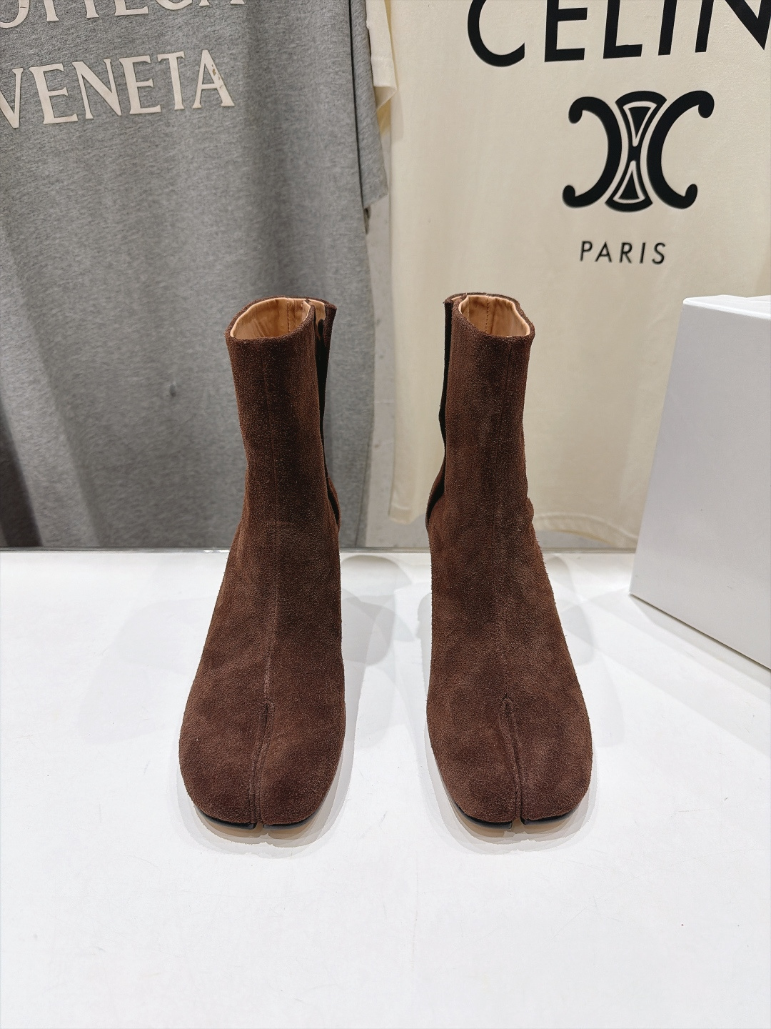 高版本出厂   Maison Margiela MM6马吉拉F055 26ss秋冬季新款分趾靴高跟短靴 MM6这款短靴设