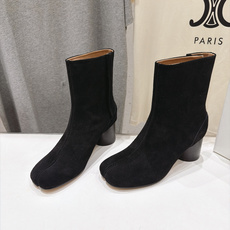 高版本出厂 Maison Margiela MM6马吉拉F055 26ss秋冬季新款分趾靴高跟短靴 MM6这款短靴设 高版本出厂 Maison Margiela MM6马吉拉F055 26ss秋冬季新款分趾靴高跟短靴 MM6这款短靴设