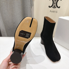 高版本出厂 Maison Margiela MM6马吉拉F055 26ss秋冬季新款分趾靴高跟短靴 MM6这款短靴设 高版本出厂 Maison Margiela MM6马吉拉F055 26ss秋冬季新款分趾靴高跟短靴 MM6这款短靴设