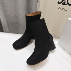 高版本出厂 Maison Margiela MM6马吉拉F055 26ss秋冬季新款分趾靴高跟短靴 MM6这款短靴设 高版本出厂 Maison Margiela MM6马吉拉F055 26ss秋冬季新款分趾靴高跟短靴 MM6这款短靴设
