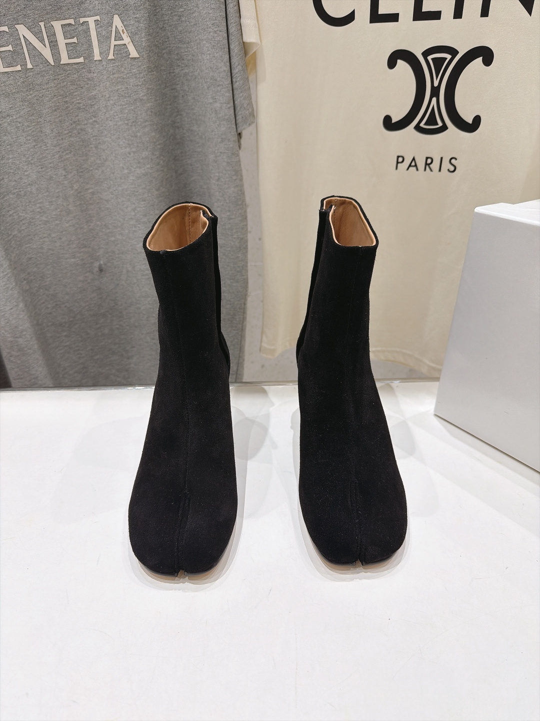 高版本出厂   Maison Margiela MM6马吉拉F055 26ss秋冬季新款分趾靴高跟短靴 MM6这款短靴设