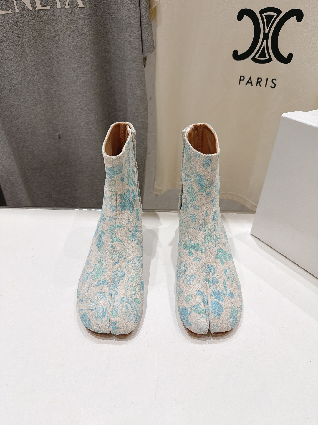 高版本出厂   Maison Margiela MM6马吉拉F055 26ss秋冬季新款分趾靴高跟短靴 MM6这款短靴设