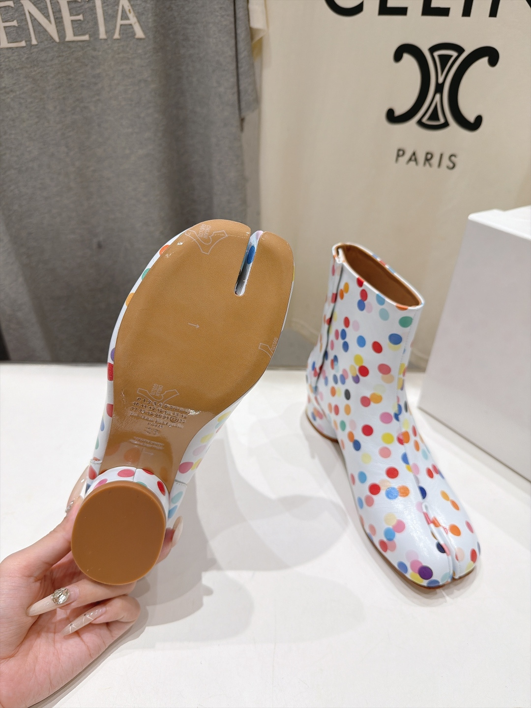 高版本出厂   Maison Margiela MM6马吉拉F055 26ss秋冬季新款分趾靴高跟短靴 MM6这款短靴设