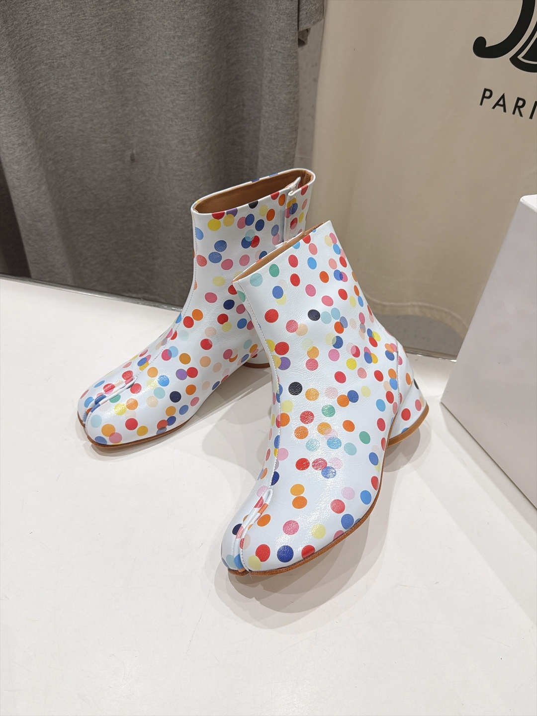 高版本出厂   Maison Margiela MM6马吉拉F055 26ss秋冬季新款分趾靴高跟短靴 MM6这款短靴设