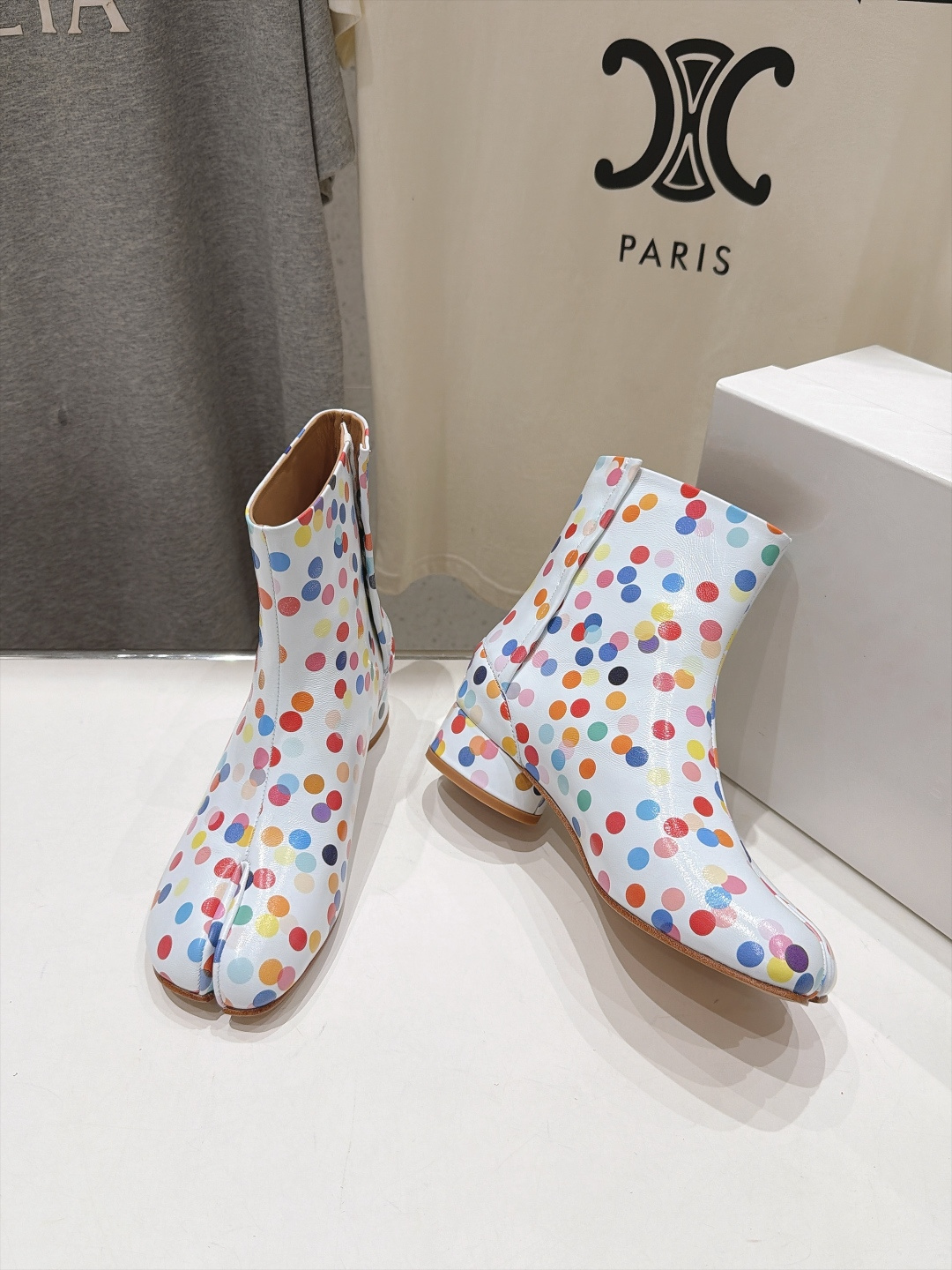 高版本出厂   Maison Margiela MM6马吉拉F055 26ss秋冬季新款分趾靴高跟短靴 MM6这款短靴设