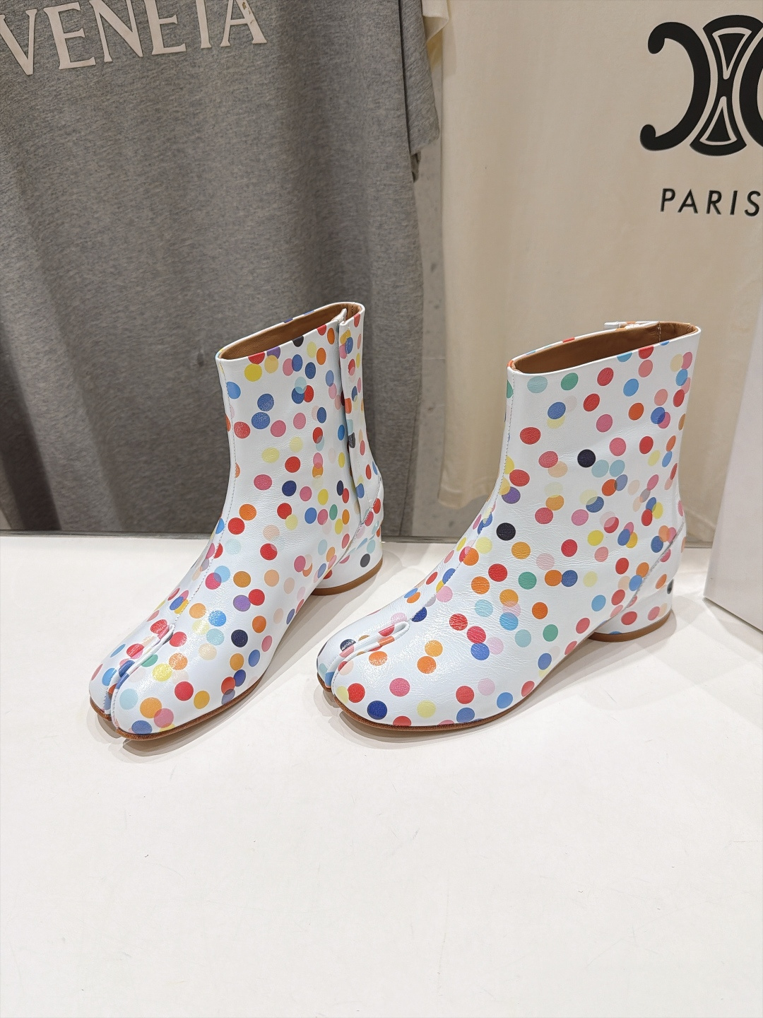 高版本出厂   Maison Margiela MM6马吉拉F055 26ss秋冬季新款分趾靴高跟短靴 MM6这款短靴设