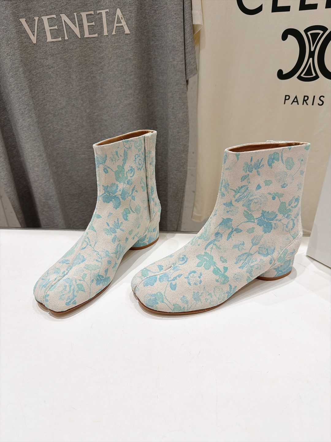 高版本出厂   Maison Margiela MM6马吉拉F055 26ss秋冬季新款分趾靴高跟短靴 MM6这款短靴设