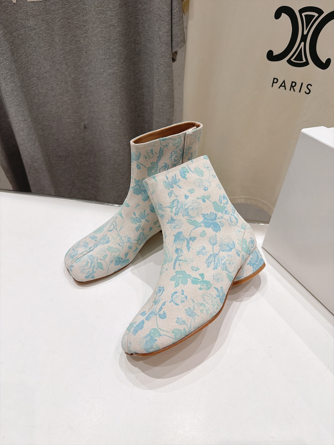 高版本出厂   Maison Margiela MM6马吉拉F055 26ss秋冬季新款分趾靴高跟短靴 MM6这款短靴设