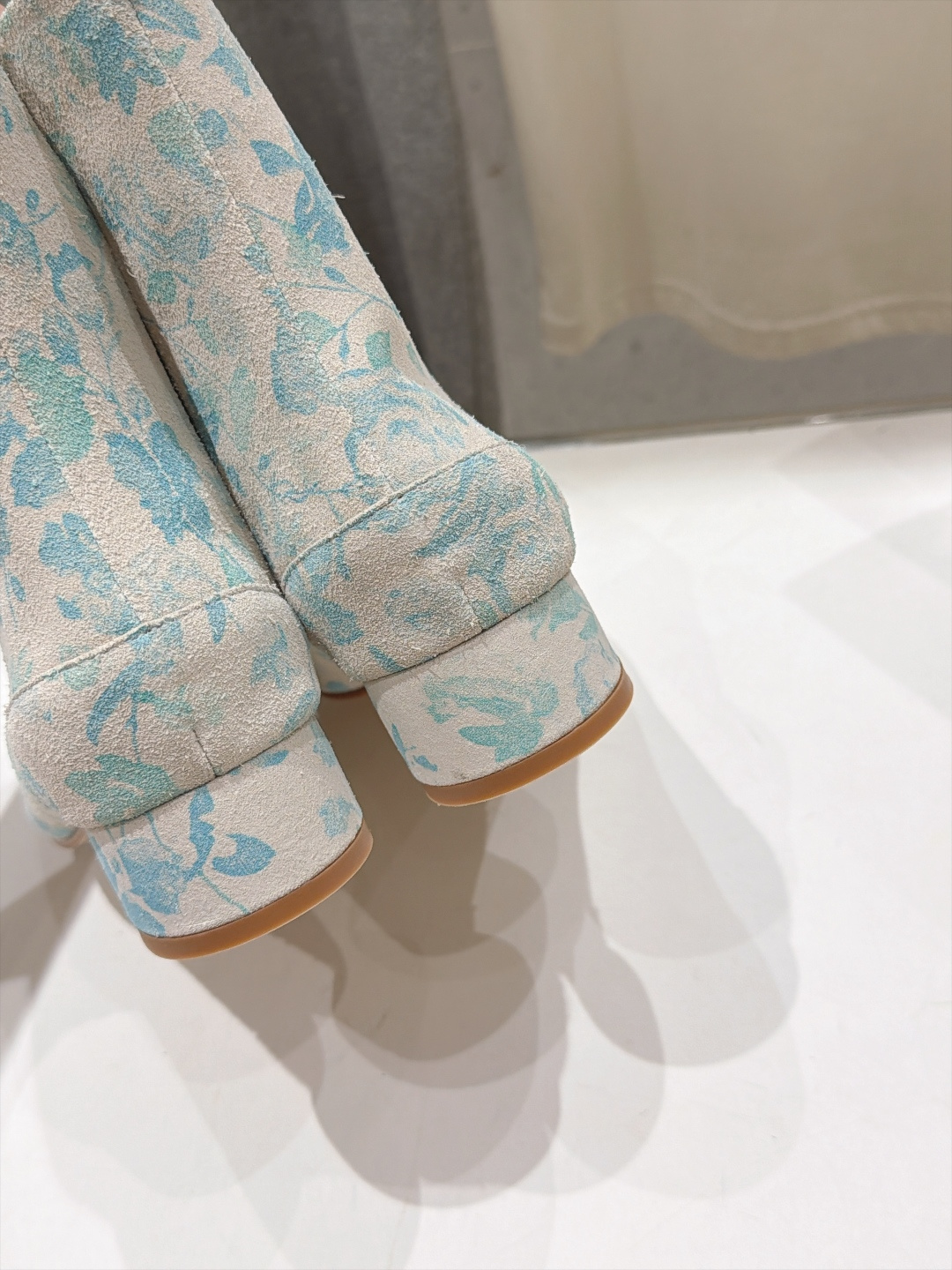 高版本出厂   Maison Margiela MM6马吉拉F055 26ss秋冬季新款分趾靴高跟短靴 MM6这款短靴设