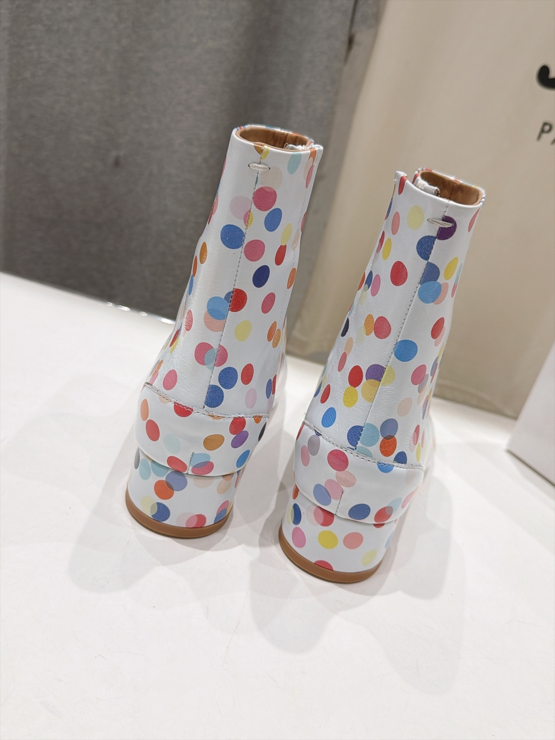 高版本出厂   Maison Margiela MM6马吉拉F055 26ss秋冬季新款分趾靴高跟短靴 MM6这款短靴设