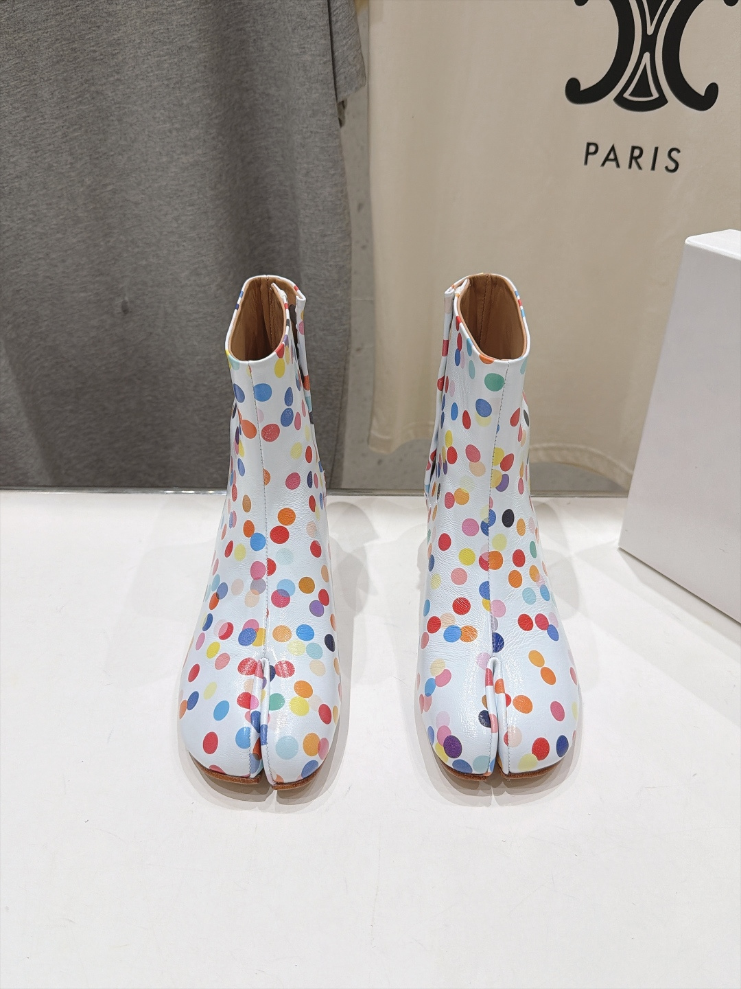 高版本出厂   Maison Margiela MM6马吉拉F055 26ss秋冬季新款分趾靴高跟短靴 MM6这款短靴设