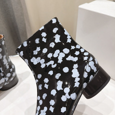 高版本出厂 Maison Margiela MM6马吉拉F055 26ss秋冬季新款分趾靴高跟短靴 MM6这款短靴设 高版本出厂 Maison Margiela MM6马吉拉F055 26ss秋冬季新款分趾靴高跟短靴 MM6这款短靴设