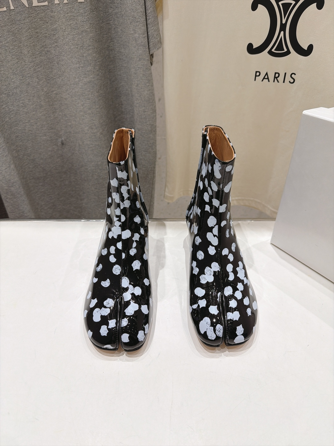 高版本出厂   Maison Margiela MM6马吉拉F055 26ss秋冬季新款分趾靴高跟短靴 MM6这款短靴设