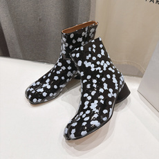 高版本出厂 Maison Margiela MM6马吉拉F055 26ss秋冬季新款分趾靴高跟短靴 MM6这款短靴设 高版本出厂 Maison Margiela MM6马吉拉F055 26ss秋冬季新款分趾靴高跟短靴 MM6这款短靴设