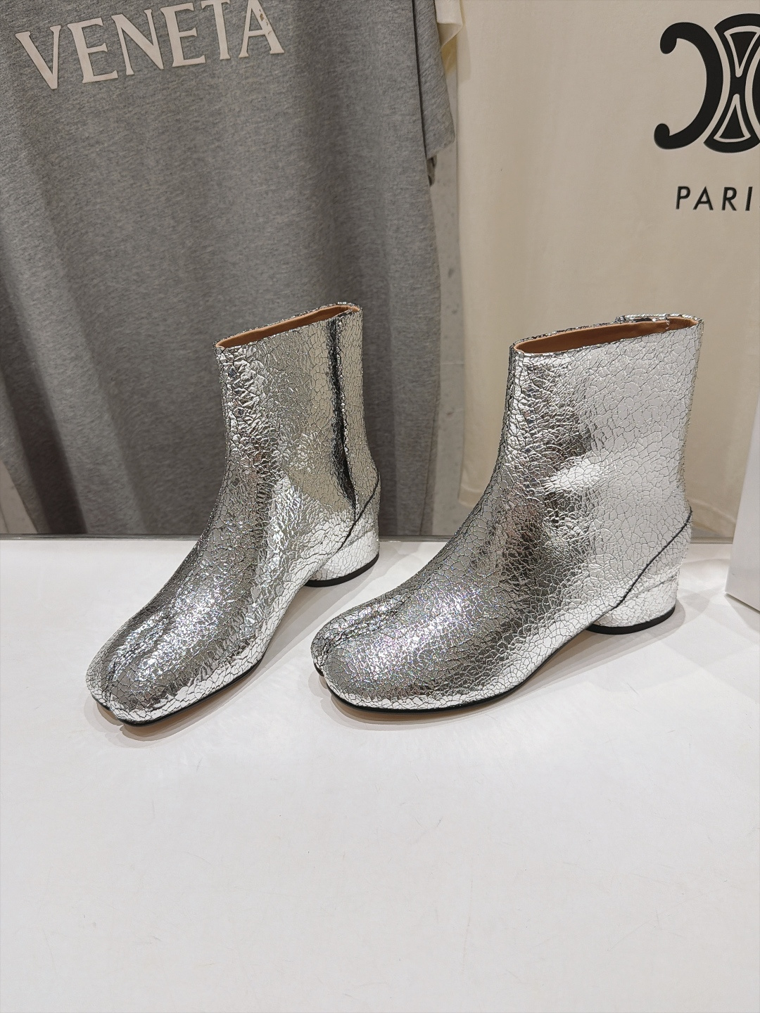 高版本出厂   Maison Margiela MM6马吉拉F055 26ss秋冬季新款分趾靴高跟短靴 MM6这款短靴设