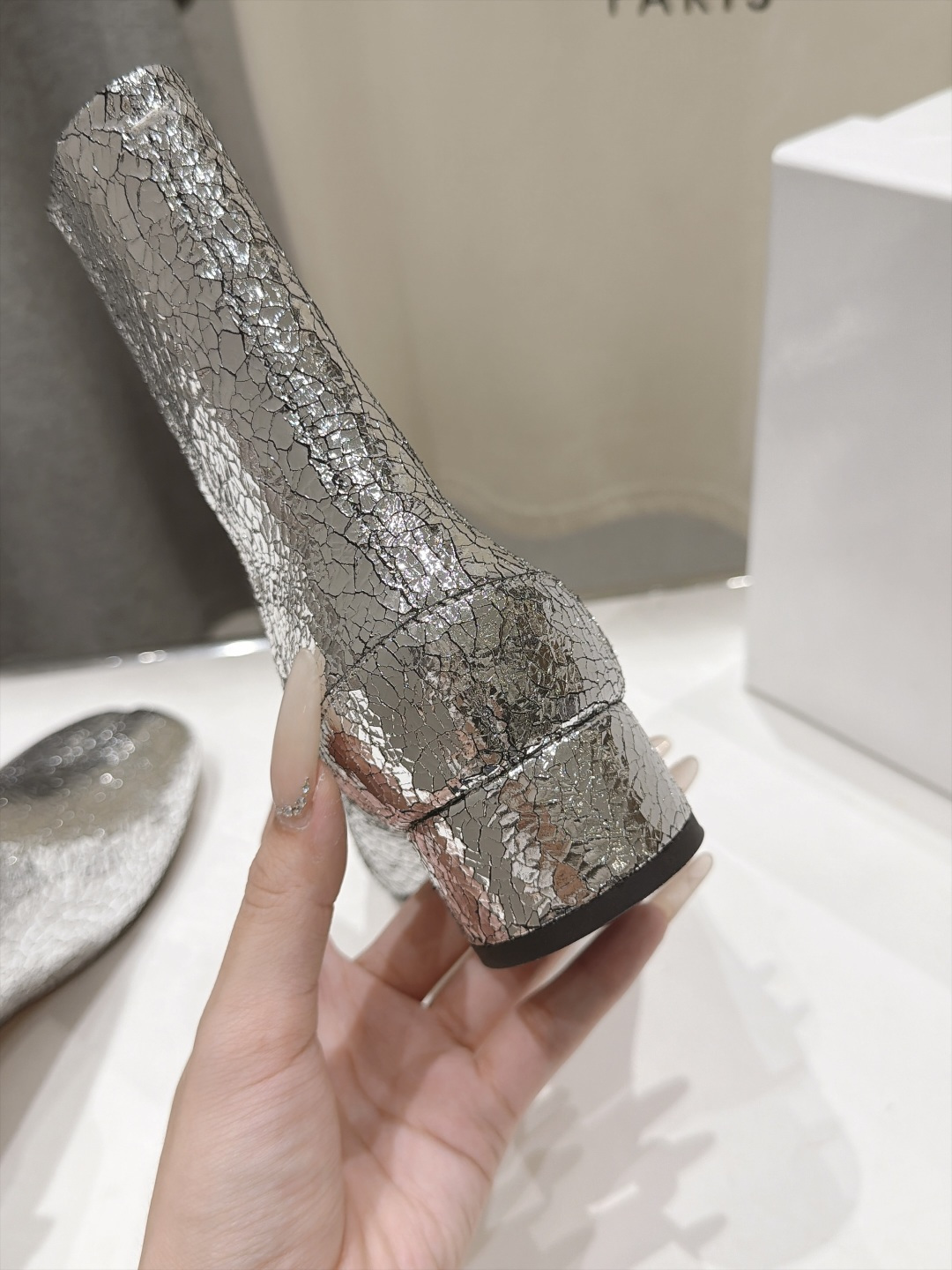 高版本出厂   Maison Margiela MM6马吉拉F055 26ss秋冬季新款分趾靴高跟短靴 MM6这款短靴设