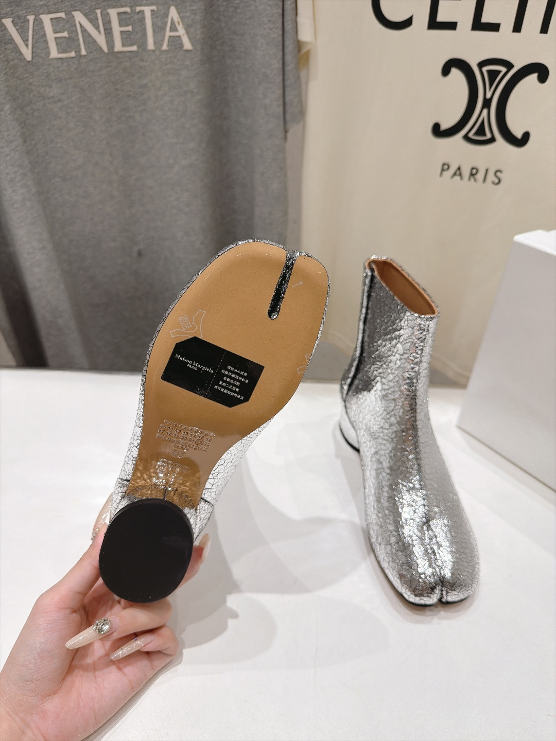 高版本出厂   Maison Margiela MM6马吉拉F055 26ss秋冬季新款分趾靴高跟短靴 MM6这款短靴设