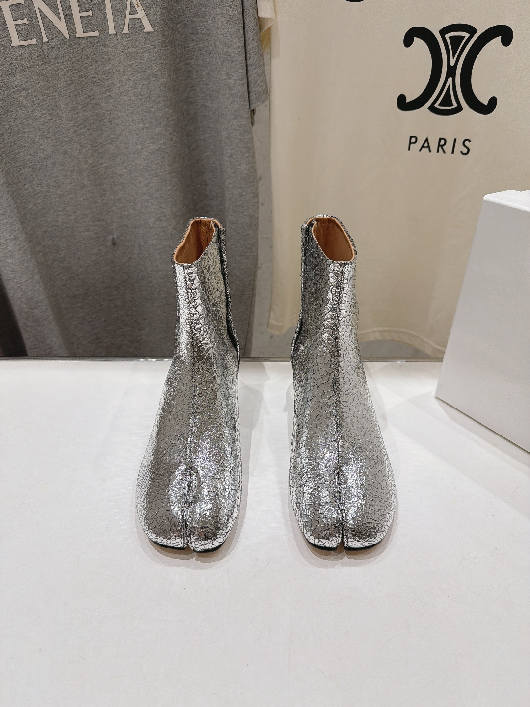 高版本出厂   Maison Margiela MM6马吉拉F055 26ss秋冬季新款分趾靴高跟短靴 MM6这款短靴设
