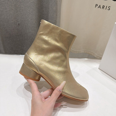 高版本出厂 Maison Margiela MM6马吉拉F055 26ss秋冬季新款分趾靴高跟短靴 MM6这款短靴设 高版本出厂 Maison Margiela MM6马吉拉F055 26ss秋冬季新款分趾靴高跟短靴 MM6这款短靴设