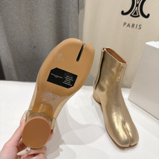 高版本出厂 Maison Margiela MM6马吉拉F055 26ss秋冬季新款分趾靴高跟短靴 MM6这款短靴设 高版本出厂 Maison Margiela MM6马吉拉F055 26ss秋冬季新款分趾靴高跟短靴 MM6这款短靴设