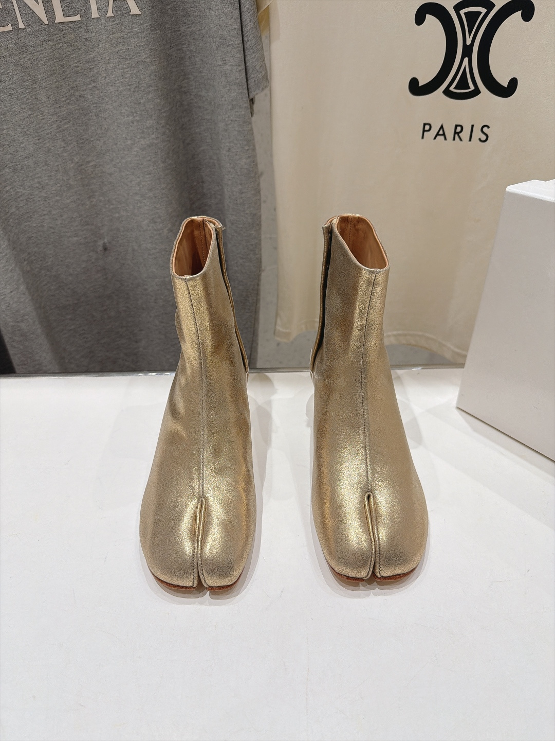 高版本出厂   Maison Margiela MM6马吉拉F055 26ss秋冬季新款分趾靴高跟短靴 MM6这款短靴设