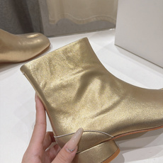 高版本出厂 Maison Margiela MM6马吉拉F055 26ss秋冬季新款分趾靴高跟短靴 MM6这款短靴设 高版本出厂 Maison Margiela MM6马吉拉F055 26ss秋冬季新款分趾靴高跟短靴 MM6这款短靴设